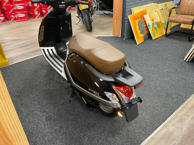 Znen zn125t-f motorscooter - afbeelding 9 van  13