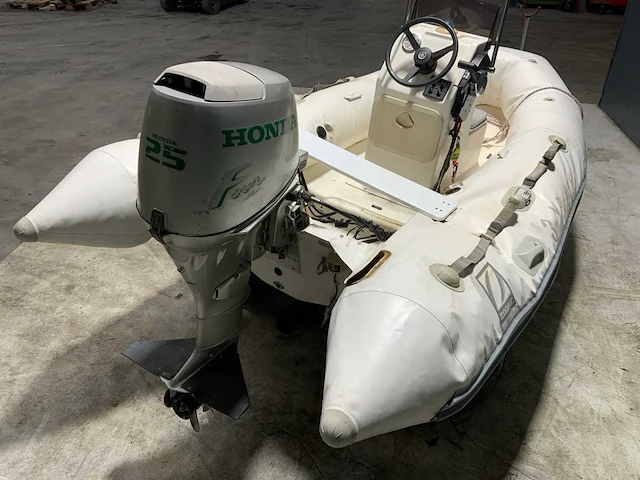 Zodiac rubberboot met aanhanger - afbeelding 6 van  10