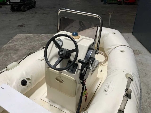 Zodiac rubberboot met aanhanger - afbeelding 7 van  10
