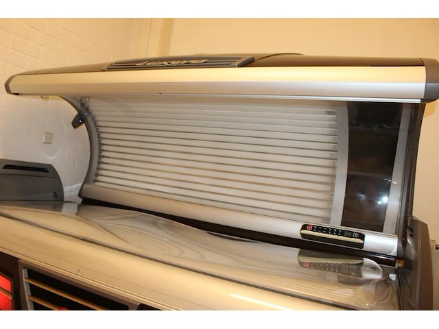 Zonnebank harpo luxura gt 42sli 2m v.v. 42 lampen, vernevelingsysteem, muziek en digitale besturing. totale... - afbeelding 3 van  5