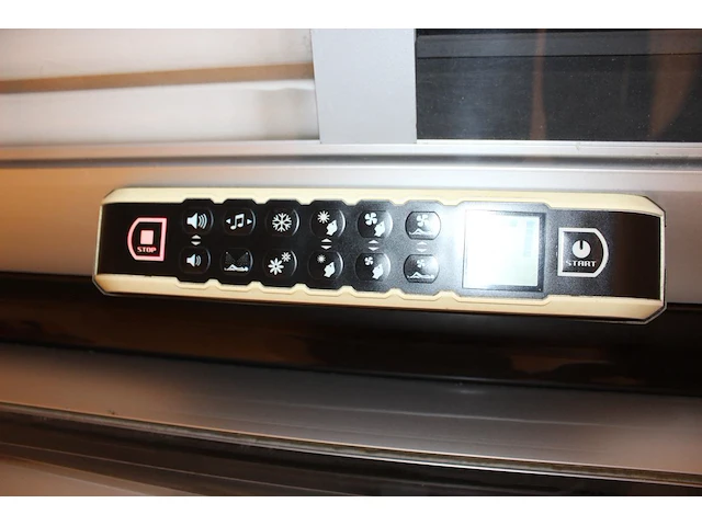 Zonnebank harpo luxura gt 42sli 2m v.v. 42 lampen, vernevelingsysteem, muziek en digitale besturing. totale... - afbeelding 4 van  5