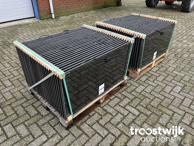 Zonnepanelen 104 stuks - afbeelding 1 van  8