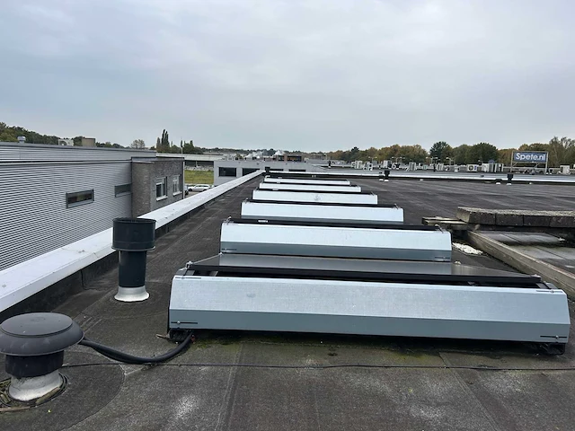 Zonnepanelen en omvorver - afbeelding 5 van  9