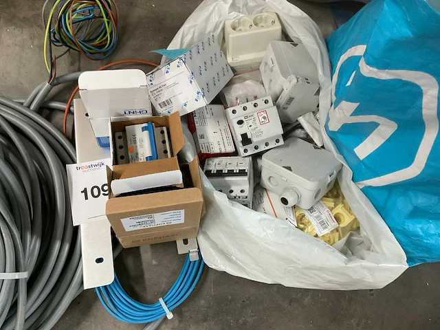 Zonnepanelen installatie materialen - afbeelding 6 van  7