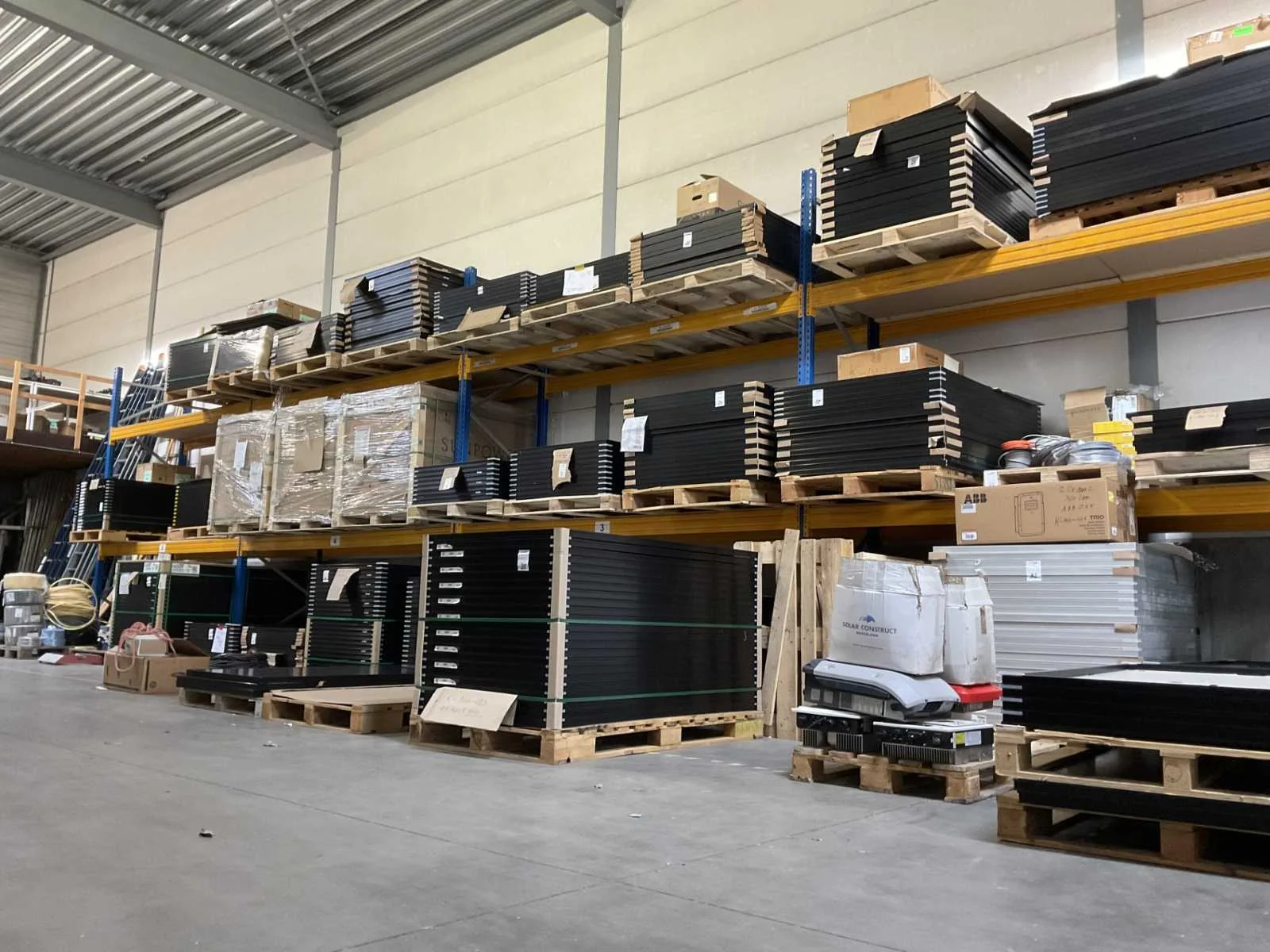 Zonnepanelen, omvormers en toebehoren