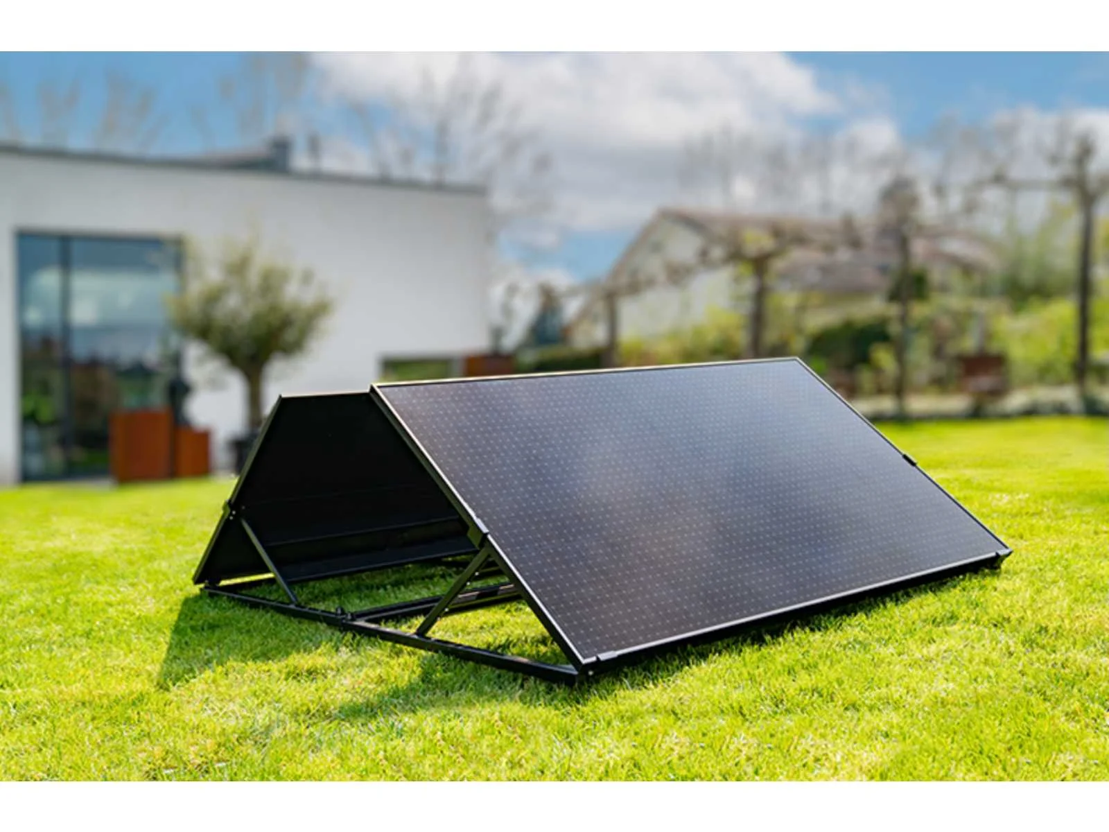 Zonnepanelen op stekker en infraroodpanelen