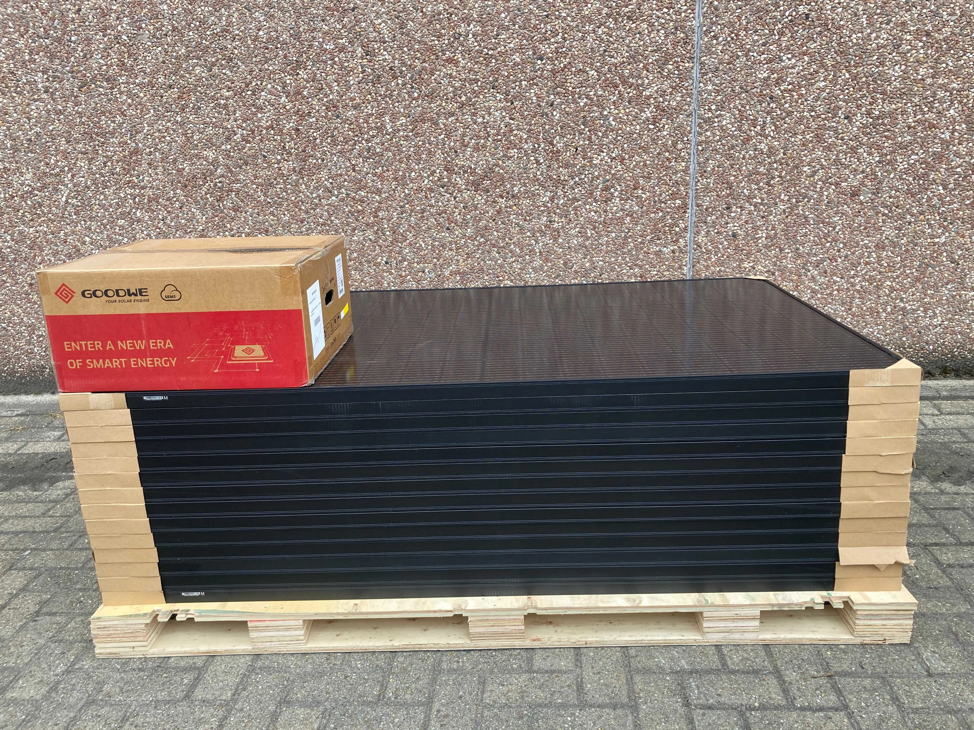 Zonnepanelen(set), omvormers, thuisbatterijen en diversen