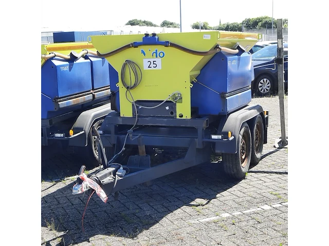 Zoutstrooier op aanhanger, nido, stratos b11l-18 awcln-350, cd-orm-2125, 2012 - afbeelding 1 van  21