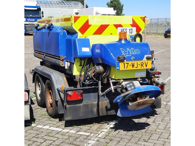 Zoutstrooier op aanhanger nido, stratos b11l-18 awcln-350 cs, cd-orm-2133, bouwjaar 2012 - afbeelding 4 van  27