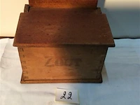 Zoutvat met houten deksel - afbeelding 1 van  2