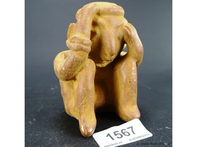 Zuid-amerikaanse? aardewerk zittende figuur - afbeelding 1 van  5