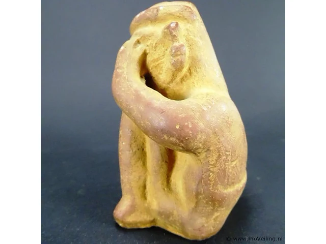 Zuid-amerikaanse? aardewerk zittende figuur - afbeelding 3 van  5