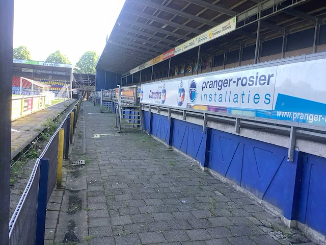 Zuidzijde - reclameborden - afbeelding 3 van  5