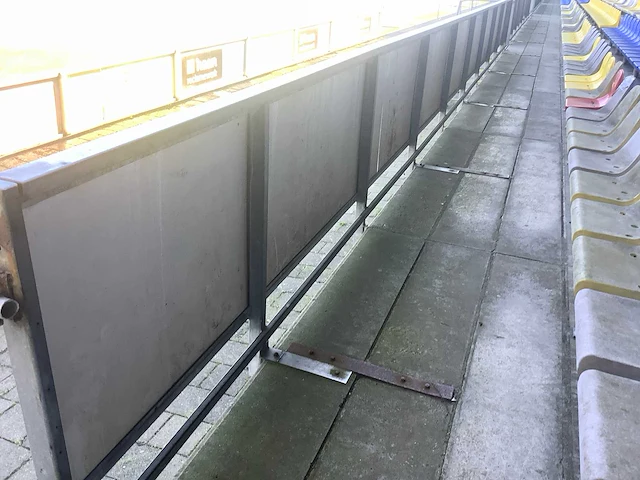 Zuidzijde - reclameborden - afbeelding 4 van  5