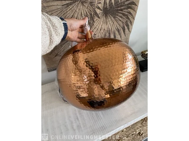 Zuiver hammered round copper hanglamp met zwart snoer zuiver, hammered round, koper - afbeelding 3 van  8