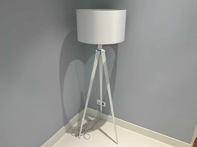 Zuiver tripod vloerlamp - afbeelding 1 van  2