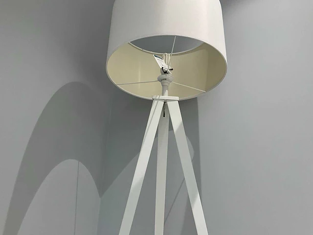 Zuiver tripod vloerlamp - afbeelding 2 van  2