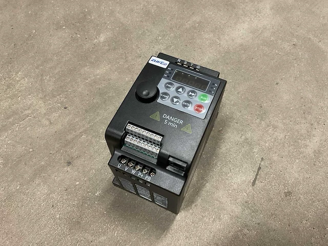Zuked 2.2kw 310-2.2g3 omvormer (2x) - afbeelding 1 van  2