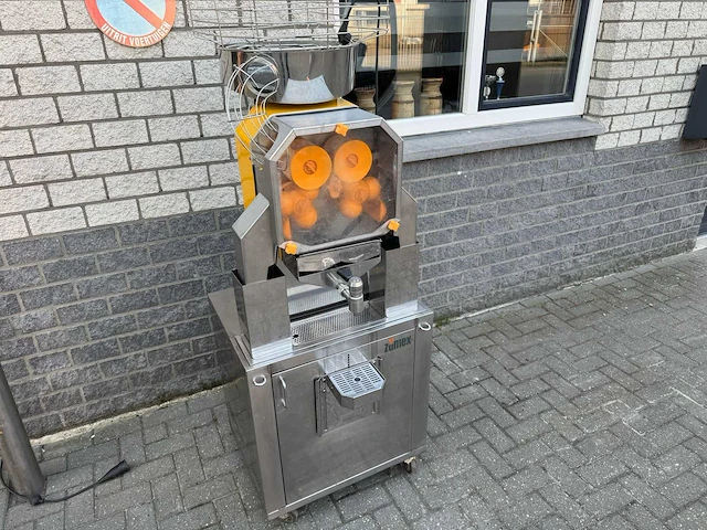 Zumex - speed self-service - overige fruit- en groenteverwerking / sinaasappelpers - afbeelding 1 van  6