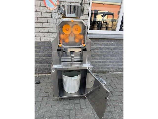 Zumex - speed self-service - overige fruit- en groenteverwerking / sinaasappelpers - afbeelding 3 van  6