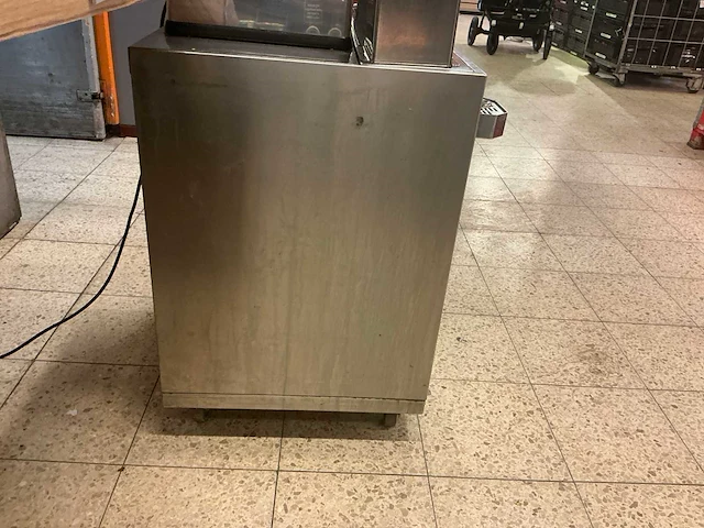 Zumex podium sinaasappelpersmachine - afbeelding 10 van  17