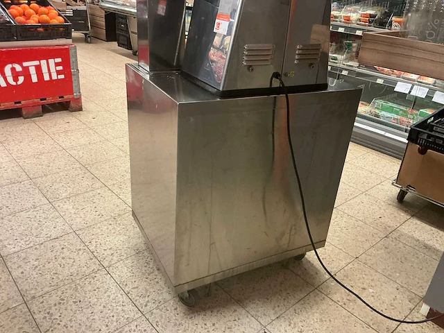 Zumex podium sinaasappelpersmachine - afbeelding 12 van  17
