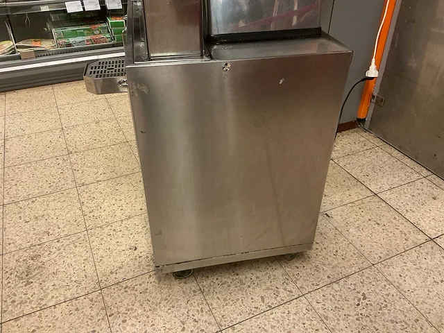 Zumex podium sinaasappelpersmachine - afbeelding 15 van  17