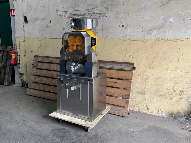 Zumex sinaasappelpersmachine - afbeelding 3 van  9