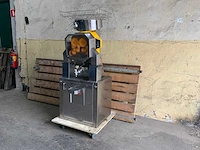 Zumex sinaasappelpersmachine - afbeelding 3 van  9