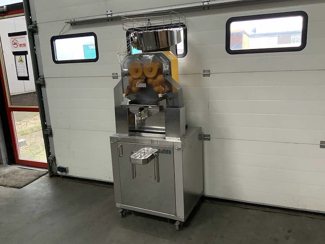Zumex z-speed self service sinaasappelpersmachine - afbeelding 9 van  15