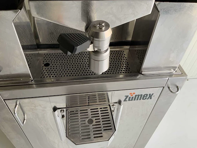 Zumex z-speed self service sinaasappelpersmachine - afbeelding 11 van  15