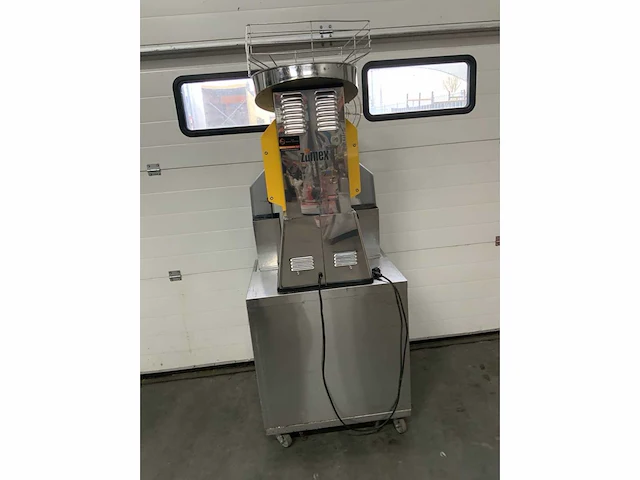 Zumex z-speed self service sinaasappelpersmachine - afbeelding 15 van  15