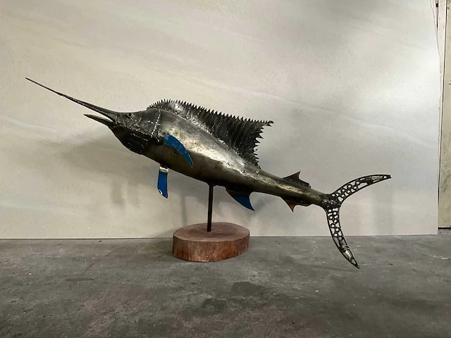 Zwaardvis sculptuur - afbeelding 2 van  5