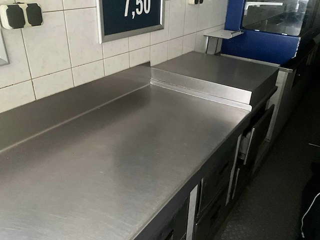 Zwalve verkooptrailer, verkoopwagen - afbeelding 2 van  19