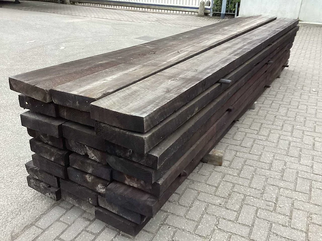 Zwart behandeld 300x75 mm balken (24x) - afbeelding 1 van  6