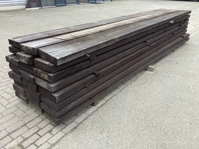 Zwart behandeld 300x75 mm balken (24x) - afbeelding 3 van  6