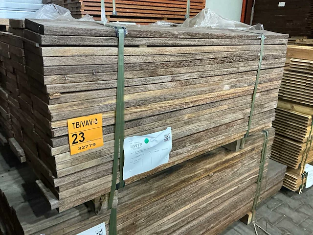 Zwart kabbes hardhouten planken geschaafd 21x145mm, lengte 125cm (152x) - afbeelding 3 van  3