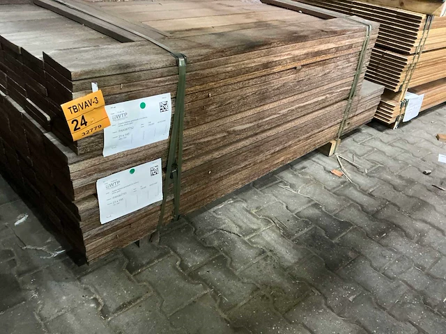 Zwart kabbes hardhouten planken geschaafd 21x145mm, lengte 155-185cm (170x) - afbeelding 3 van  3