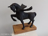 Zwart keramiek "pegasus" - afbeelding 1 van  5