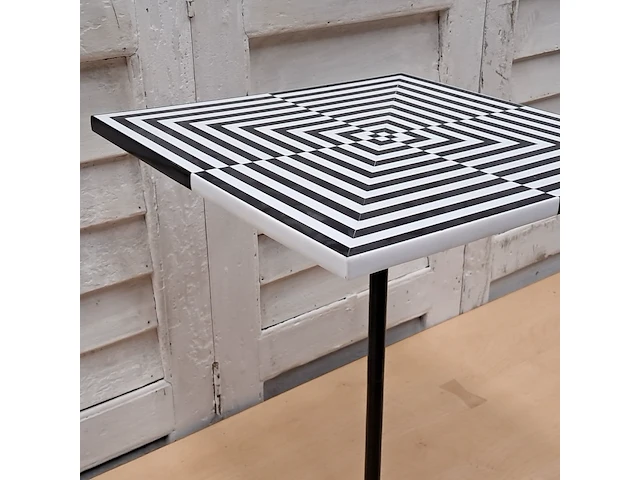 Zwart-wit bijzettafel - afbeelding 3 van  7
