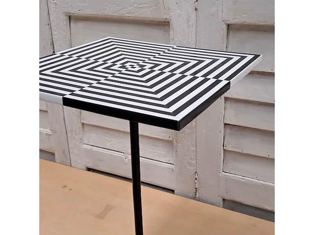 Zwart-wit bijzettafel - afbeelding 4 van  7