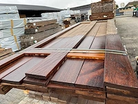Zwarte kabbes hardhouten planken geschaafd 21x145mm, lengte 305cm (45x) - afbeelding 1 van  2
