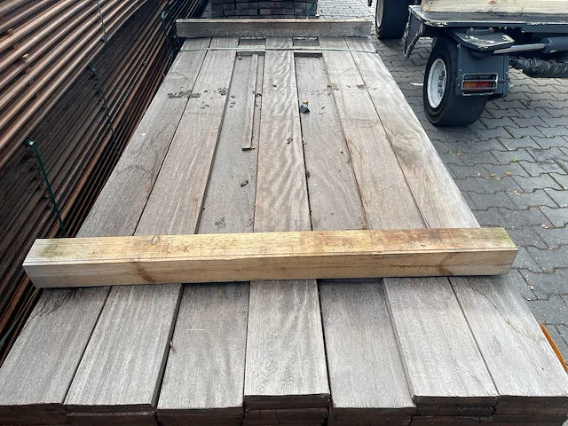 Zwarte kabbes planken geschaafd 2150-2450x145x21mm (135x) - afbeelding 1 van  3