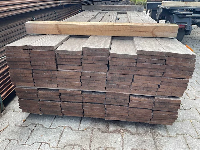 Zwarte kabbes planken geschaafd 2150-2450x145x21mm (135x) - afbeelding 3 van  3