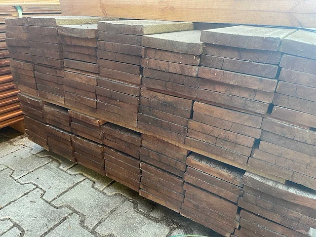 Zwarte kabbes planken geschaafd 2150-2450x145x21mm (135x) - afbeelding 3 van  3