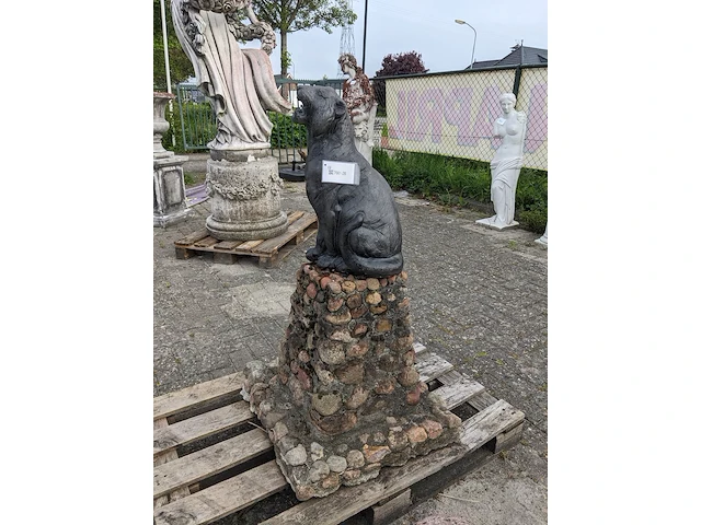 Zwarte tijger op sokkel - afbeelding 2 van  7