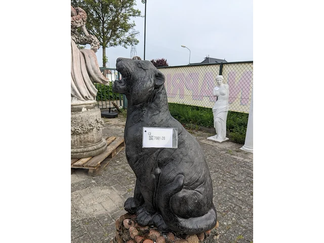 Zwarte tijger op sokkel - afbeelding 3 van  7