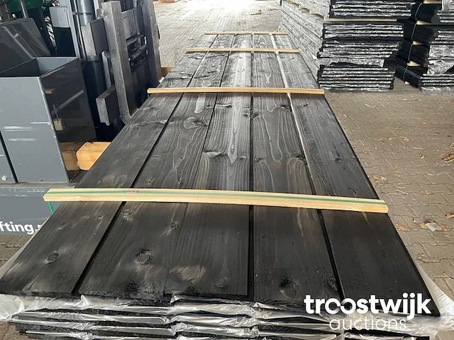 Zweeds rabat zwart gecoat 23x180mm, lengte 300cm - afbeelding 1 van  3