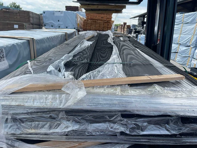 Zweeds rabat zwart gecoat 4500x195x18mm (36x) - afbeelding 1 van  3