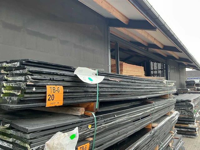 Zweeds rabat zwart gespoten 23x190mm, lengte 300cm (70x) - afbeelding 1 van  3